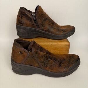 Bzees Women's Size 8 Domino Ankle Boots Brown Distressed Faux Suede Zip